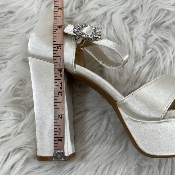 LULUS Crushest White Satin Rhinestone Ankle-Strap Chunky Heels Size 8.5 NEW - Picture 13 of 15